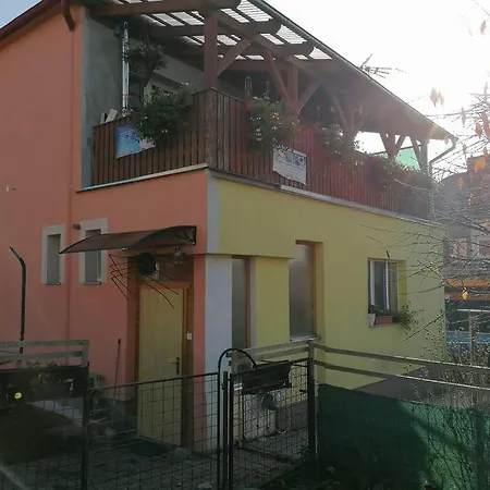 Rodinny Puldomek S Vybavenim A Bazenem *