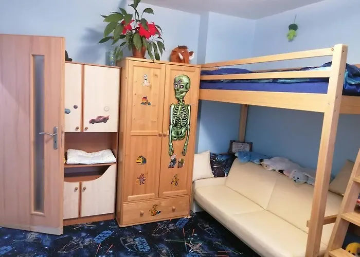 Rodinny Puldomek S Vybavenim A Bazenem Nyaraló